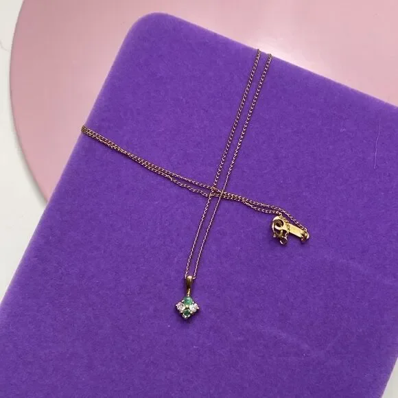 💛 10k Yellow Gold Flower Emerald & Diamond Necklace - Picture 7 of 8